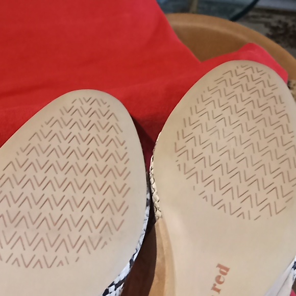 Violet & Red Snakeskin Wedges. NWOT. Never Been Worn. PERSIA Size 7M. - Picture 15 of 16